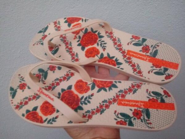 Chinelo Ipanema Floral bege