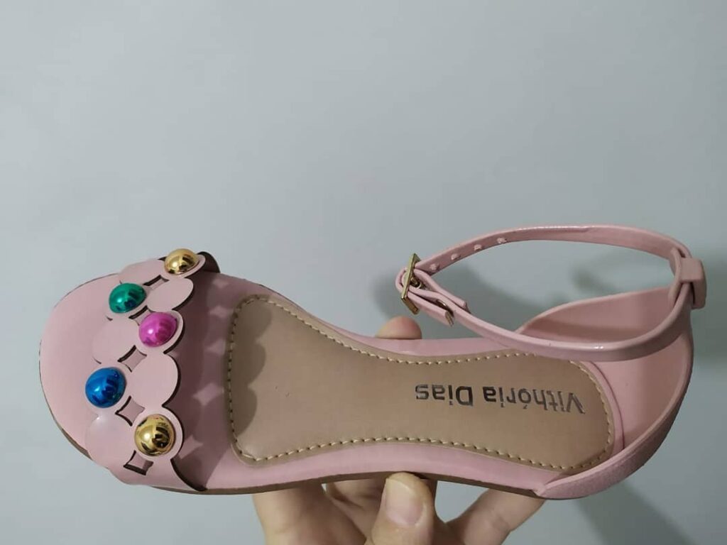 Sandália Infantil com Fivela no Tornozelo - Vithória Dias