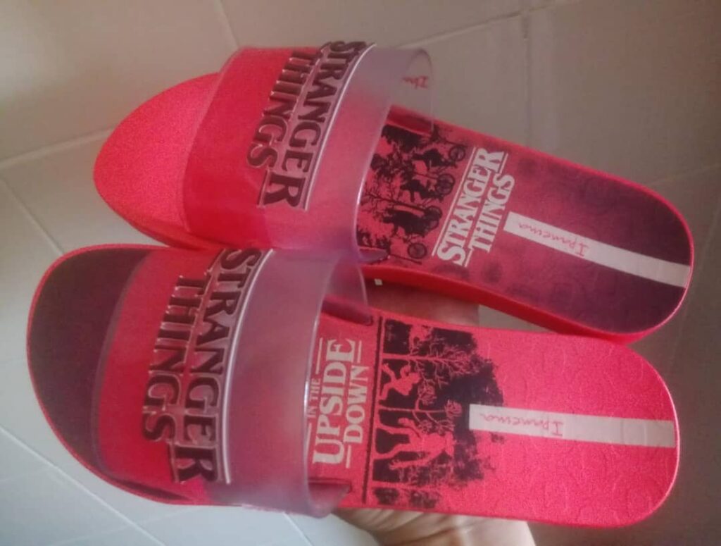 Chinelo Slide Feminino Netflix Stranger Things Ipanema