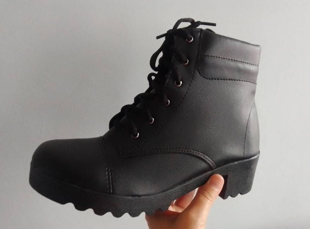 Bota Coturno Tratorada Feminina de Napa