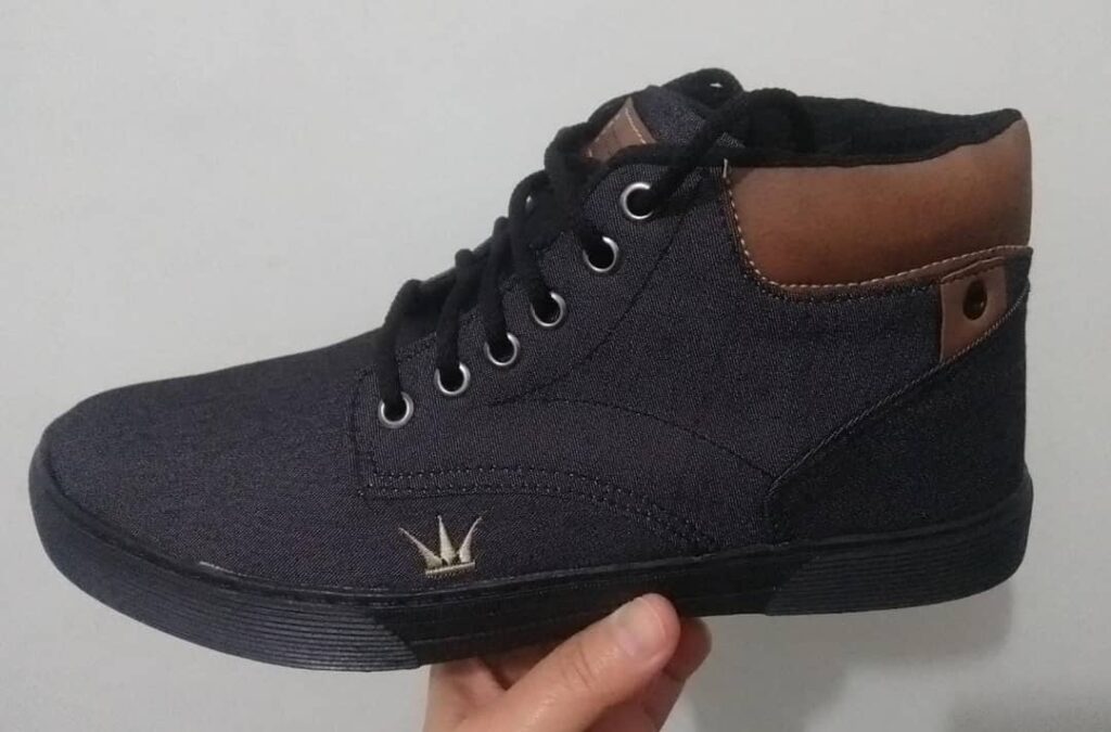 Tênis Cano Médio Preto em Tecido Jeans