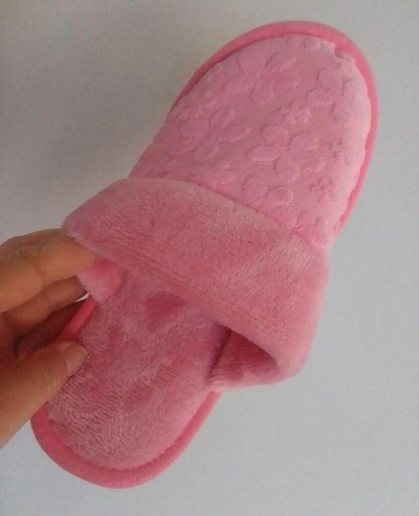 Pantufa de Veludo com Flores