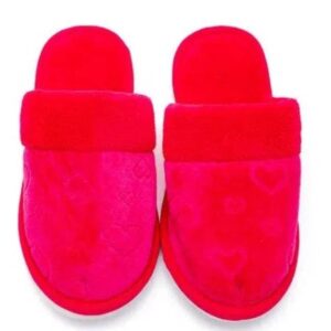 Pantufa de veludo com corações