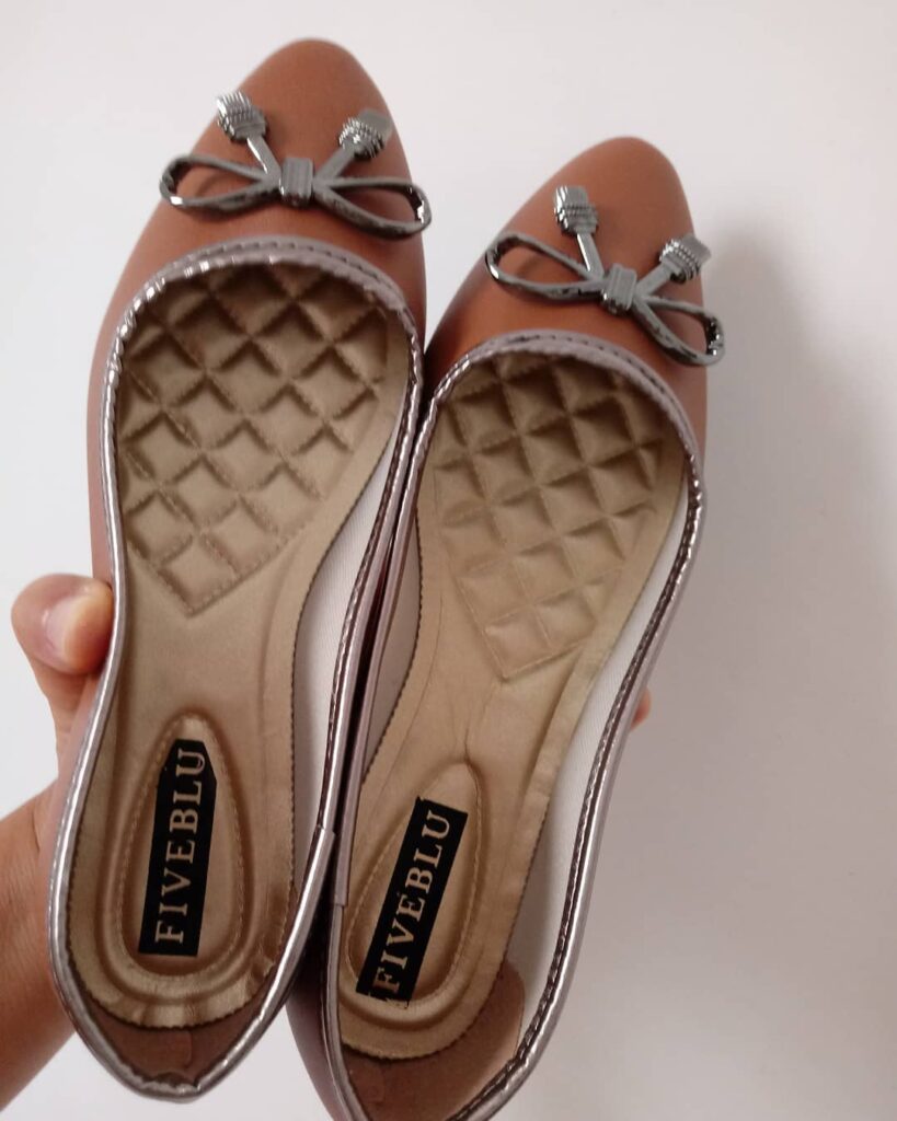 Sapatilha Caramelo com Detalhes Metalizados Fiveblu