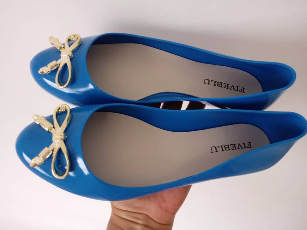 Sapatilha com fivela de laço dourado Fiveblu