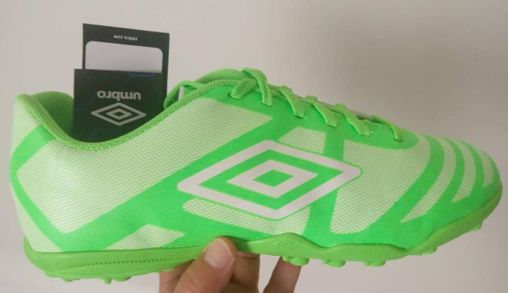 Chuteira Umbro Carbon Society Verde