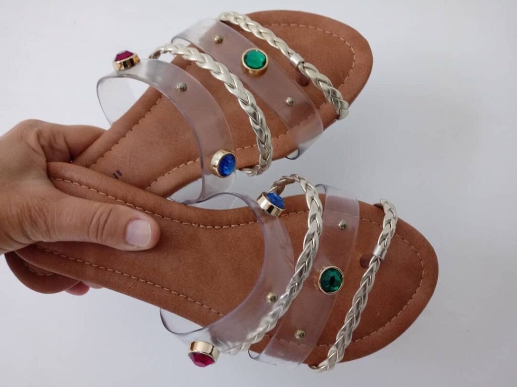 Rasteira com Tiras Transparentes e Pedras