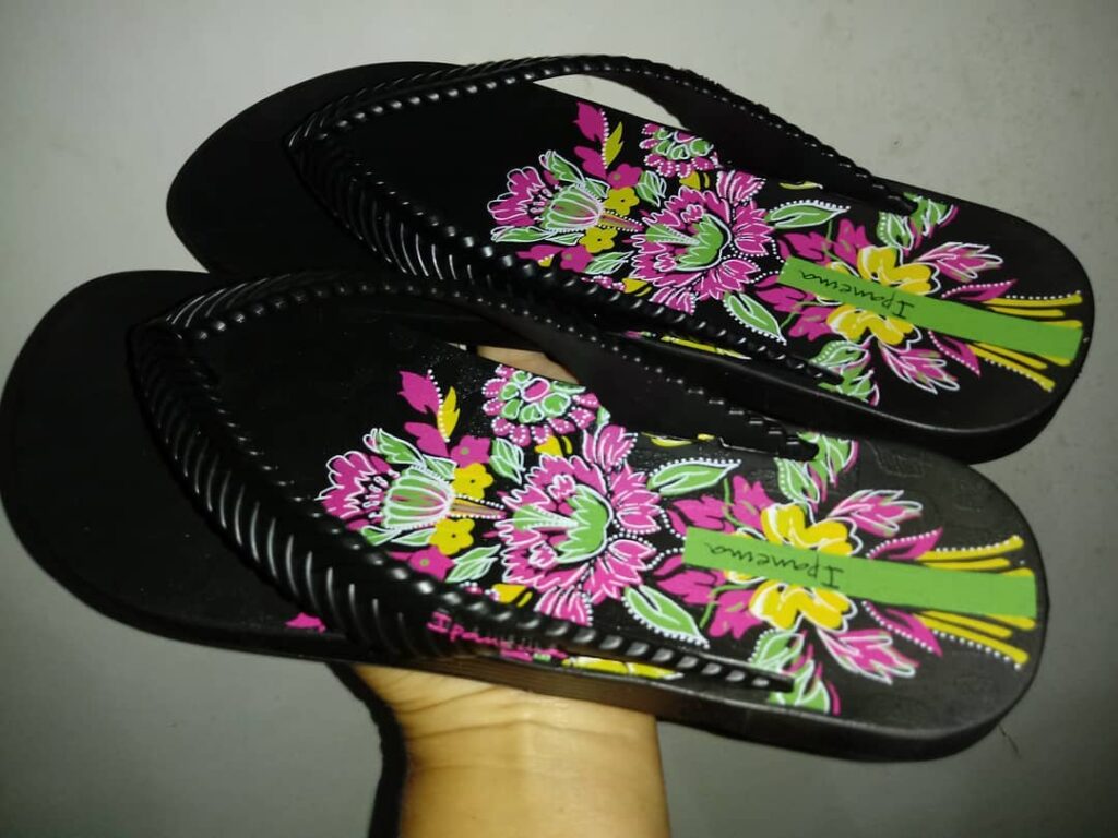 Chinelo Ipanema Nature com Estampa - Preto/Rosa