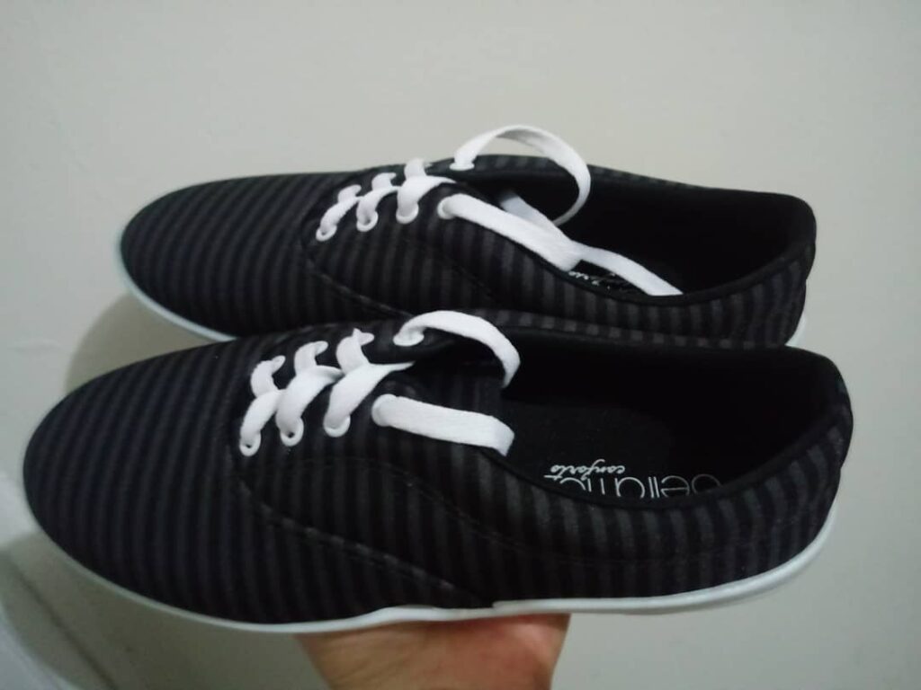 Tênis Casual Preto com Listras