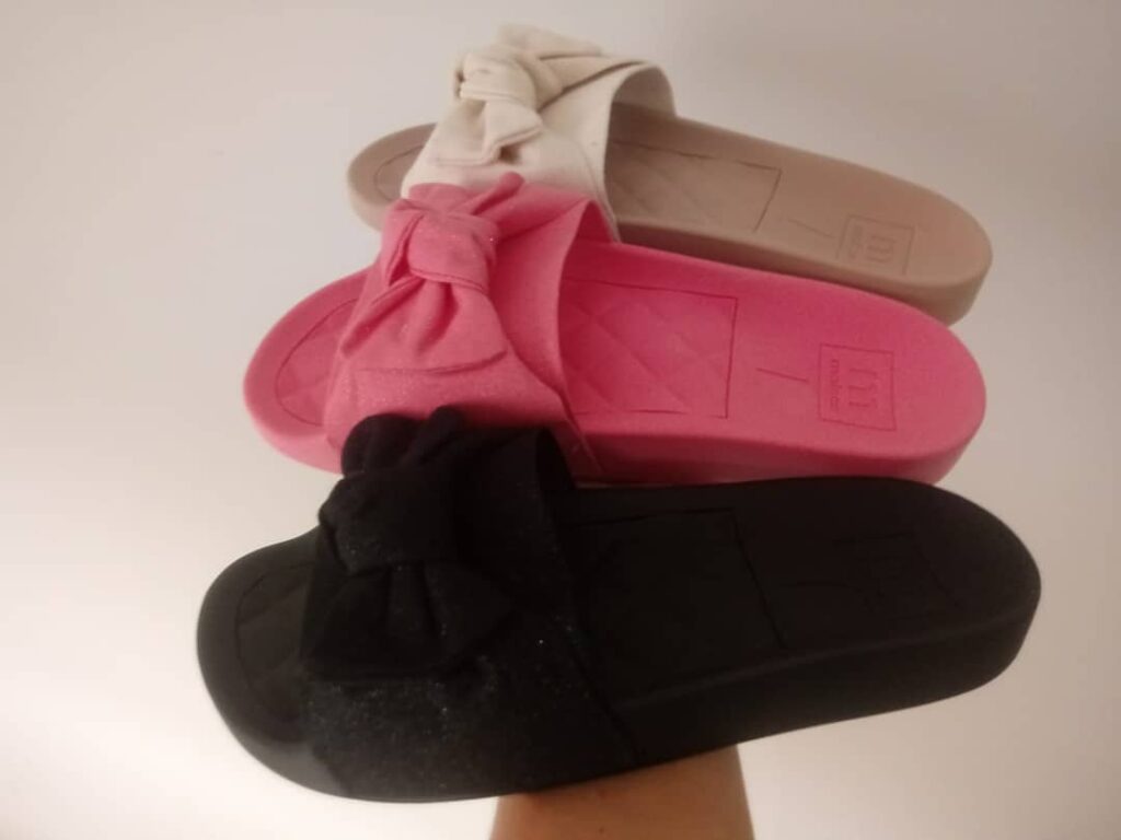 Chinelo Slide Moleca com Laço
