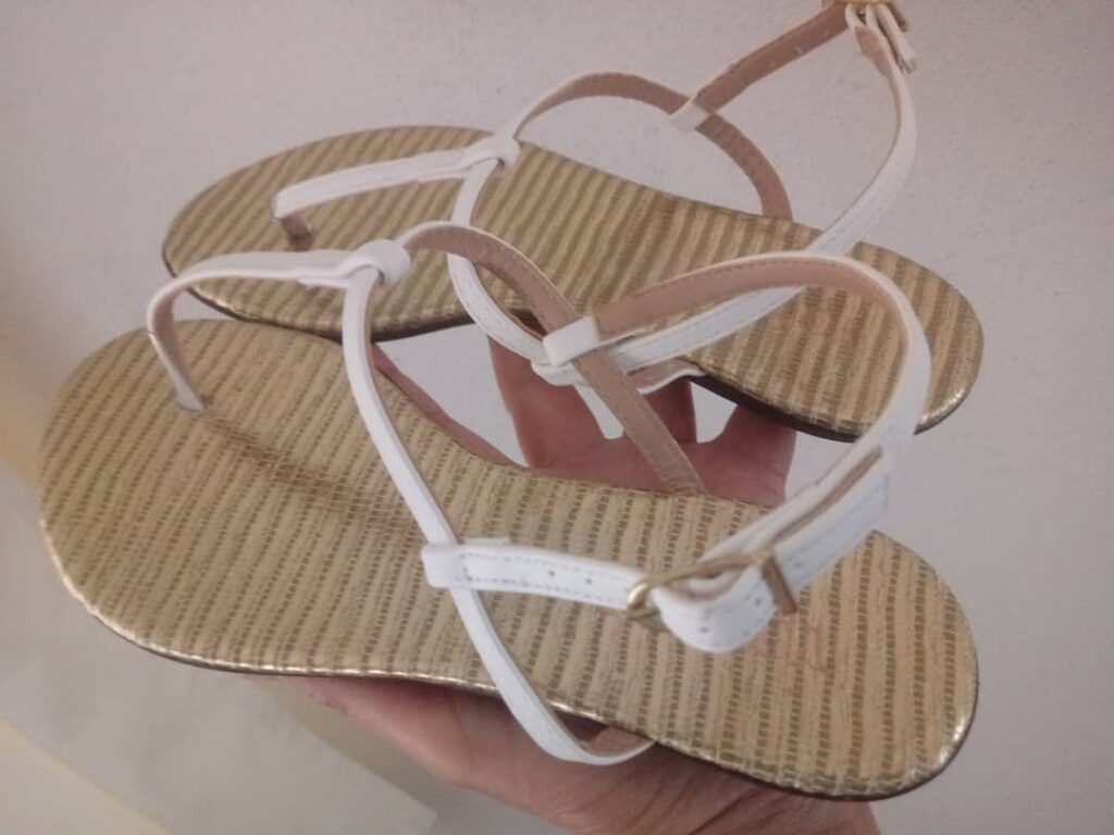 Rasteira Feminina Listrada e branca You Flat