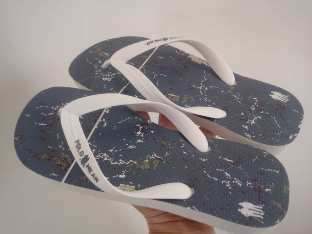 Chinelo Polo Wear Lettering Branco
