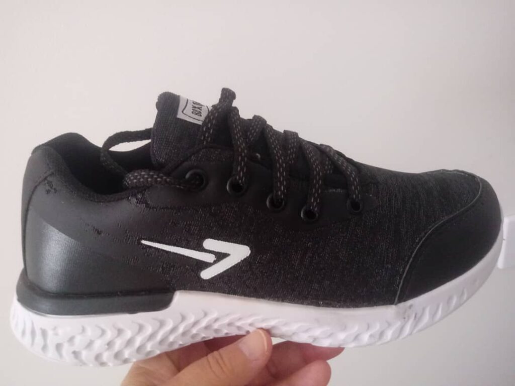 Tênis Caminhada com Recortes Box 200